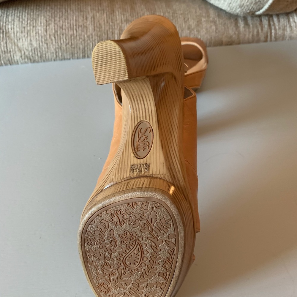 Sandal - Picture 3 of 3